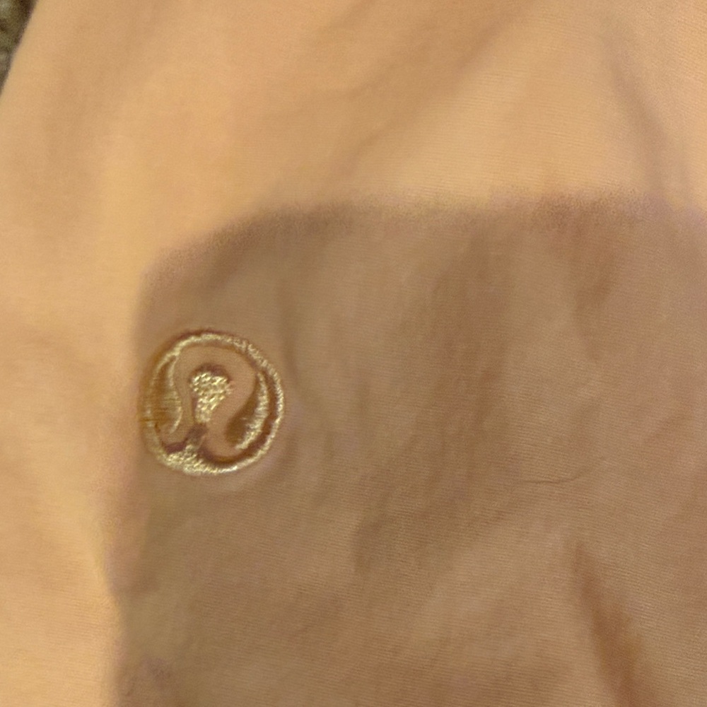 Lululemon Athletica Coral Women's Cargo Shorts - Picture 3 of 4